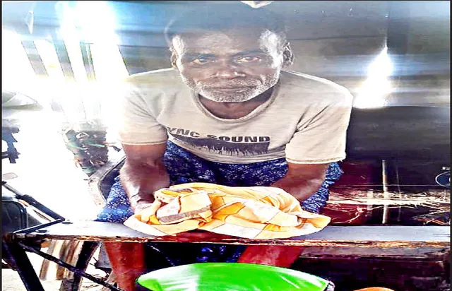 କରୋନା ଛାଟରେ ଛଟପଟ, ପେଟକୁ ଲାତ ମାରି ରାଜଧାନୀରୁ ତଡ଼ିଦବ କରୋନା