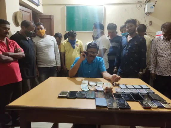 ଫାର୍ମ ହାଉସରେ ହେମଗିରି ପୁଲିସର ଚଢ଼ଉ: ଚାଲିଥିଲା ଜୁଆ ଆଡ୍ଡା, ମାଲିକ ସମେତ ୧୮ ଗିରଫ