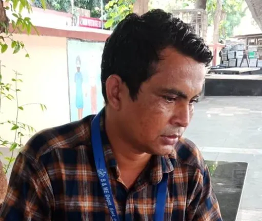 ଷ୍ଟେସନ୍‌ରେ ସ୍କ୍ରିନିଂ ବେଳେ ଶିକ୍ଷକ ଅଚେତ, କାମ ବେଳେ ମୃତ୍ୟୁ ହେଲେ ୫୦ ଲକ୍ଷ ଓ ଚାକିରି ଦାବି