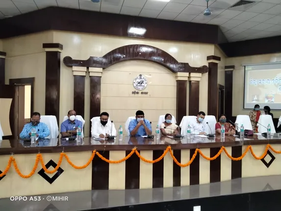 ହୀନମନ୍ୟତା ଆମ ଭାଷା ଓ ଆମ ପରିଚୟକୁ ବିଲୋପର ଦ୍ବାର ଦେଶକୁ ନେଇଯିବାକୁ ଵସିଛି