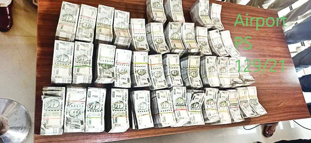 ହାଓଲା ନାଁରେ କୋଟିଏ ଠକିବାକୁ ଉଦ୍ୟମ, ୩ ପୁଲିସ ସମେତ ୮ ଗିରଫ