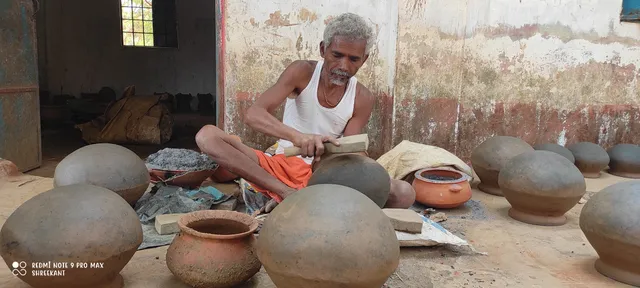 ଜୀବନ ଦୋ ଛକିରେ ଝଡିଗୁଡା କୁମ୍ଭକାର: ଦୁଇ ବର୍ଷ ହେଲା ଜୀବିକା ନାହିଁ, ହାତବାନ୍ଧି ବସିଛନ୍ତି