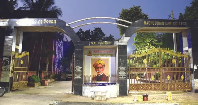 ଏଲ୍‌ଏଲ୍‌.ବି ପ୍ରଥମ ସେମିଷ୍ଟର ପରୀକ୍ଷା ସ୍ଥଗିତ, ନିର୍ଦ୍ଦେଶ ଦେଲେ ରାଜ୍ୟ ଖାଉଟି କମିସନ