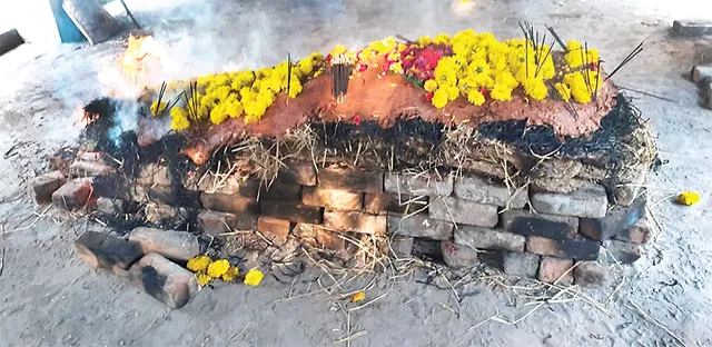 ପଞ୍ଚଭୂତରେ ବିଲୀନ ହେଲା ପାର୍ଥିବ ଶରୀର: ପୁଣ୍ୟାତ୍ମା ମନୋଜଙ୍କ ମୃତ୍ୟୁ ନାହିଁ