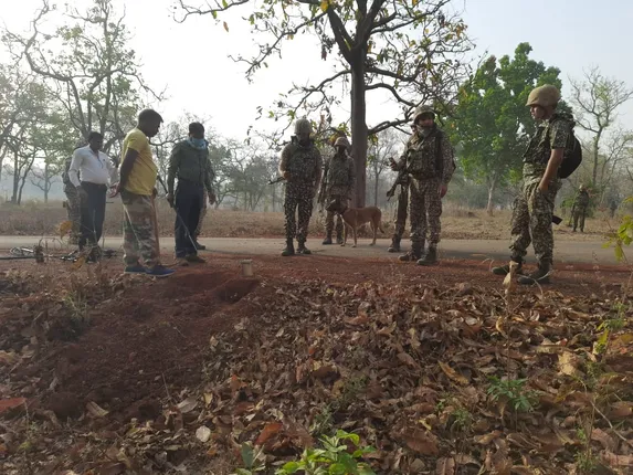 ସର୍ଚ୍ଚ ଅପରେସନ୍‌ ସମୟରେ ୧୦ କିଲୋ ଓଜନର ଲ୍ୟାଣ୍ଡମାଇନ ଉଦ୍ଧାର, ଅଳ୍ପକେ ବର୍ତ୍ତିଲେ ଯବାନ