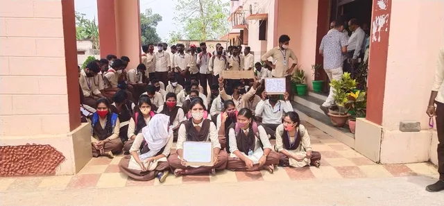 ଅନଲାଇନ ପରୀକ୍ଷା ପାଇଁ ପିଏନ୍ କଲେଜ ଛାତ୍ରଛାତ୍ରୀଙ୍କ ଧାରଣା, ପରୀକ୍ଷା ସ୍ଥଗିତ