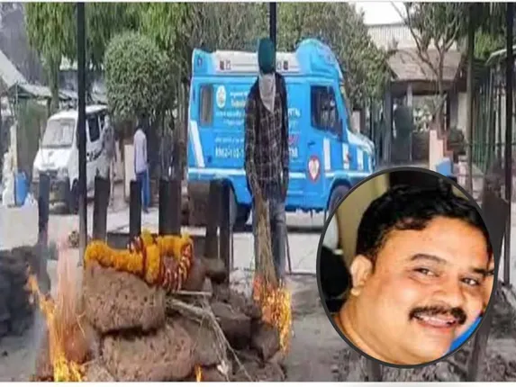 ବାପାଙ୍କ ମୃତ୍ୟୁ ଖବର ପାଇ ଭାରତ ଆସିଥିବା ପୁଅର କରୋନାରେ ମୃତ୍ୟୁ; ସ୍ତ୍ରୀ ଭିଡିଓ କଲରେ ଦେଲେ ଅନ୍ତିମ ବିଦାୟ