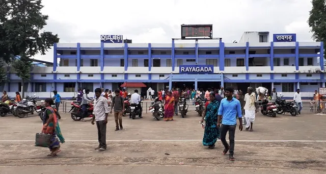 ରାୟଗଡ଼ାରେ କରୋନା ଉପରମୁହାଁ: ସୀମାନ୍ତ ଖୋଲା, ଷ୍ଟେସନରେ ନାହିଁ କଟକଣା