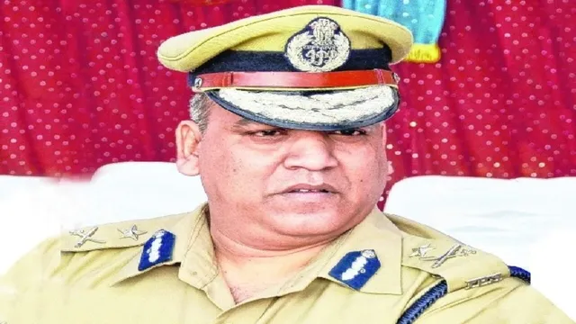 ଟ୍ରାଫିକ ଥାନାରେ ସିପିଙ୍କ ଅଚାନକ ଅପରାଧ ସମୀକ୍ଷା ବୈଠକ : ଲୁଟ୍‌, ଛିନ୍‌ତାଇ ରୋକିବା ଉପରେ ଫୋକସ୍