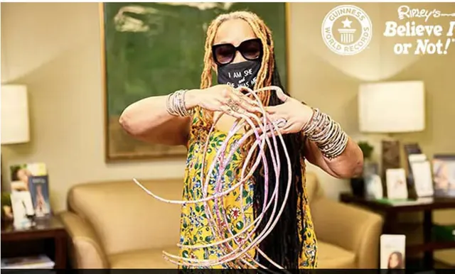 ପୃଥିବୀର ସବୁଠାରୁ ଲମ୍ବା ନଖ ରଖିଥିବା ମହିଳା ୩୦ବର୍ଷ ପରେ କାଟିଲେ