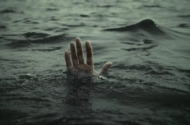 ଶୌଚ ହେବାକୁ ଯାଇ ପୋଖରୀରେ ବୁଡ଼ି ଯୁବକ ମୃତ