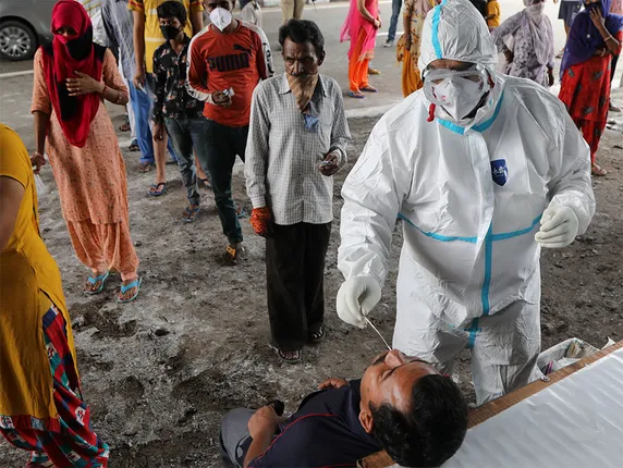 ଲଗାତାର ୬ ଦିନ ଧରି ୩ ଲକ୍ଷରୁ ଅଧିକ ସଂକ୍ରମଣ, ‌ଦୈନିକ ସଂକ୍ରମଣରେ ସାମାନ୍ୟ ହ୍ରାସ