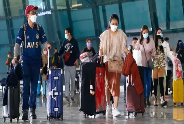 ଦେଶରେ ଅକ୍ସିଜେନ ଓ ବେଡର ଘୋର ଅଭାବ, ବଲିଉଡ୍‌ କଳାକାରରୁ ନେଇ ଅନ୍ୟ ଧନୀକ ବ୍ୟକ୍ତି ଏବେ ବିଦେଶ ମୁହାଁ