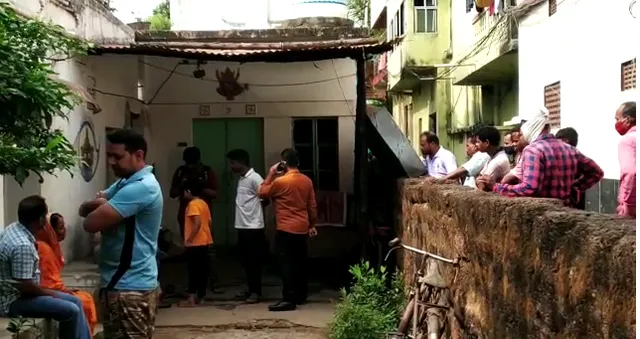 ବିଳମ୍ବିତ ରାତିରେ ଅଭାବନୀୟ ଘଟଣା: ଭାଉଜକୁ ଗଳାକାଟି ମାରିଲା ଦିଅର, ଅଭିଯୁକ୍ତ ଥାନାରେ ଅଟକ