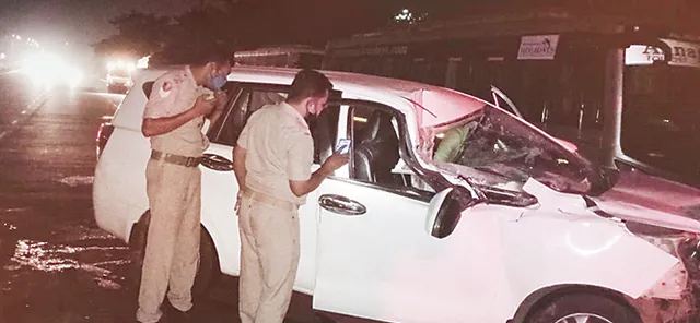 ଟ୍ରକ୍‌ ପଛରେ ପିଟି ହେଲା ଇନୋଭା, ୫ ଆହତ