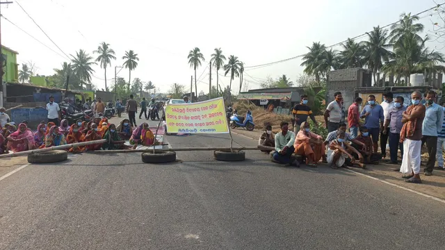 ସ୍କୁଲଜମି ଜବରଦଖଲ, ପ୍ରତିବାଦରେ ଶିମିଳିସାହି ଗ୍ରାମବାସୀଙ୍କ ରାସ୍ତାରୋକ