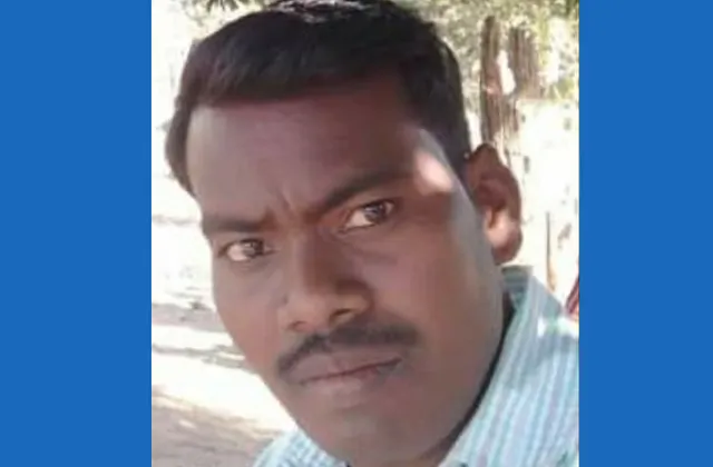 ଛିଡ଼ା ହୋଇଥିବା ଅବସ୍ଥାରେ ଟଳି ପଡ଼ିଲେ ଯୁବକ