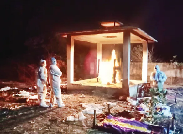 ଡାକ୍ତରଖାନାରେ ମା’, ଜୁଇରେ ଜଳିଲେ ବାପା