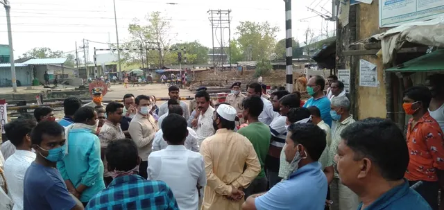 ହାଟପଦାପଡ଼ା ରେଳ ଫାଟକ ବନ୍ଦ କରୁଥିବା ସମୟରେ ଉତ୍ତେଜନା, କାମ ବନ୍ଦ କଲା ରେଳବାଇ