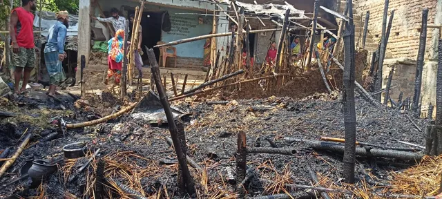 ବାଣ ନିଆଁ ପଡ଼ି ଦୁଇବଖରା ଜଳିଗଲା