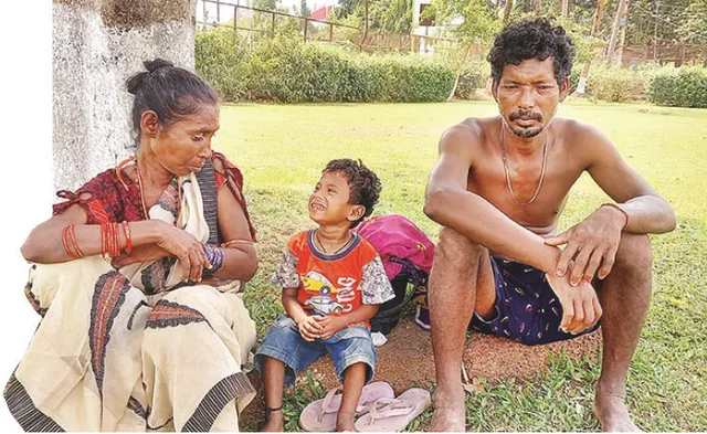 କରୋନା ଛାଟରେ ଛଟପଟ, ରାସ୍ତାରେ ଠିଆ କଲା କରୋନା