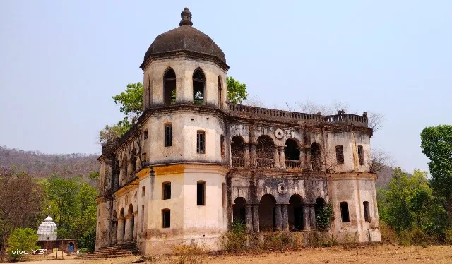 ଅବହେଳିତ ବାମଣ୍ଡା ଐତିହ୍ୟ, ମାଟିରେ ମିଶିଯିବ ରାଜାଙ୍କ ଶୈଳ ନିବାସ!