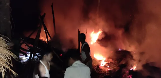 ଦଶରଥପୁର ପାଟପୁର ଗ୍ରାମରେ ଅଗ୍ନିକାଣ୍ଡରେ ୪ ବଖରା ଭସ୍ମୀଭୂତ