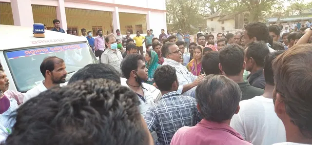 ଠିକାଦାରଙ୍କ ଝୁଲନ୍ତା ମୃତଦେହ ଉଦ୍ଧାର, ହତ୍ୟା ଅଭିଯୋଗରେ ରାସ୍ତା ଅବରୋଧ 