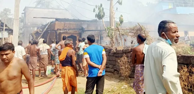 ନଦୁଆଁରେ ଜଳିଗଲା ୧୦ ବଖରା