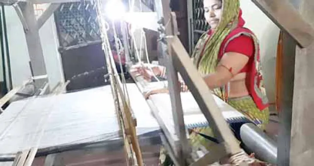 କରୋନା କବଳରେ ବୁଣାକାର: ବିକ୍ରି ହୋଇପାରୁନି ୩କୋଟି ଟଙ୍କାର ଲୁଗା