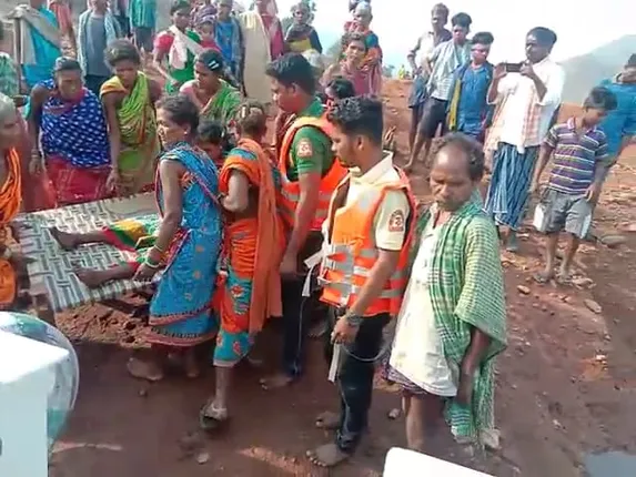 ଥୁଆମୂଳ ରାମପୁରରେ ପୁଣି ଜନନୀ ଯନ୍ତ୍ରଣା: ଖଟିଆରେ ବୁହାହେଲେ ଗର୍ଭବତୀ