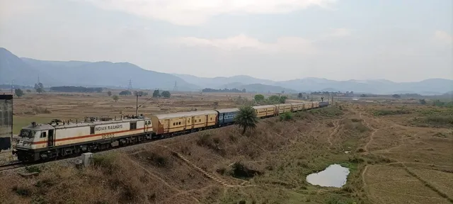 ଅନ୍ତଃରାଜ୍ୟ ବସ ସେବା ବନ୍ଦ; ବିଶାଖାପାଟଣା-କିରଣ୍ଡଲ ଟ୍ରେନ ଚାଲୁଛି