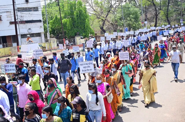 ହକ୍ ପାଇଁ ସବୁଦଳ ଏକାଠି : ଷ୍ଟିଲ ପ୍ଲାଣ୍ଟ ଦାବିରେ ଦୁଲୁକିଲା କେନ୍ଦୁଝର ସହର