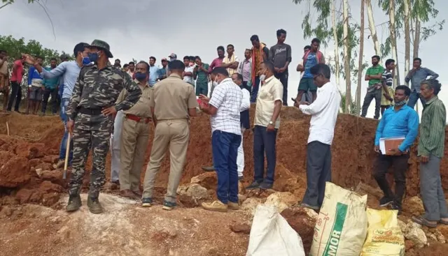 ଚଇତି ପର୍ବ ପୂର୍ବରୁ ଅଘଟଣ: ଚୂନମାଟି ଧସି ୩ ମହିଳା ମୃତ