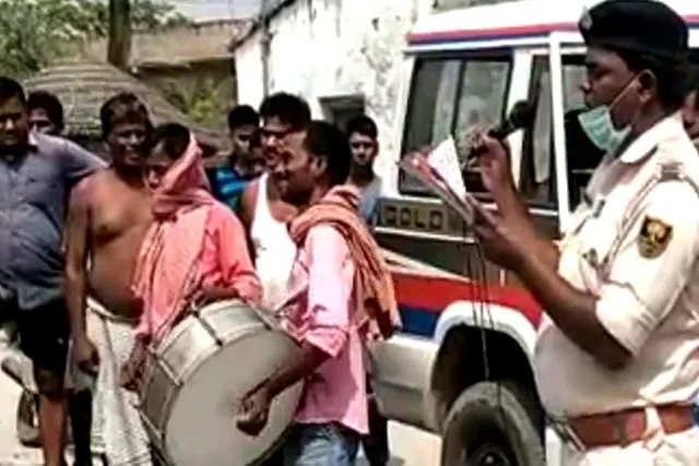 ଢ଼ୋଲ ଓ ମାଇକ ବଜାଇ ଦୁଷ୍କର୍ମକାରୀ ଘରେ ପହଞ୍ଚିଲା ପୁଲିସ !