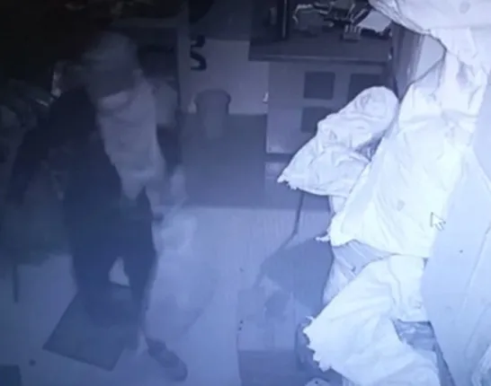 ବ୍ୟବସାୟୀଙ୍କ ଦୋକାନରୁ ଦେଢ଼ ଲକ୍ଷ ଚୋରି; ସିସିଟିଭିରେ କଏଦ ହେଲା ଦୃଶ୍ୟ