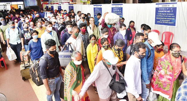 କରୋନାର ଦ୍ବିତୀୟ ଲହର ମୁକାବିଲା ଲାଗି ରେଳ ଷ୍ଟେସନ ଉପରେ କଡ଼ା ନଜର