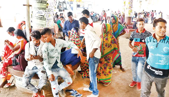 ବରମୁଣ୍ଡା ବସଷ୍ଟାଣ୍ଡରେ କଟକଣାକୁ ଫୁ’; ସଂକ୍ରମଣକୁ ଆମନ୍ତ୍ରଣ!