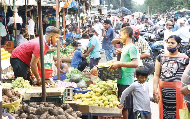 ସଟ୍‌ଡାଉନ୍‌ ପୂର୍ବରୁ ହାଟରେ ହାଉଜାଉ