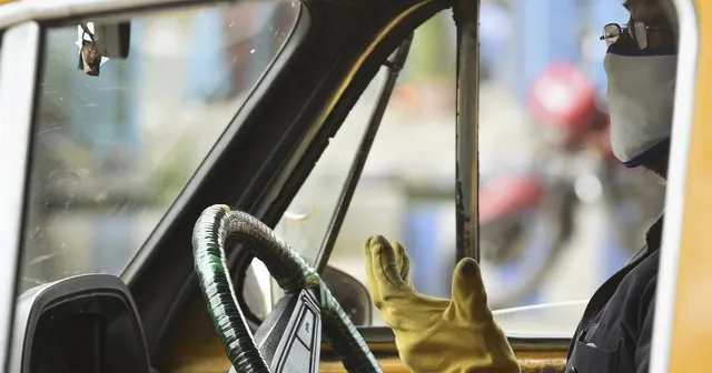 ଏକାକି ଡ୍ରାଇଭିଂ କରିବା ସମୟରେ ମଧ୍ୟ‌ ମାସ୍କ ପିନ୍ଧିବା ଜରୁରୀ: ଦିଲ୍ଲୀ ହାଇକୋର୍ଟ