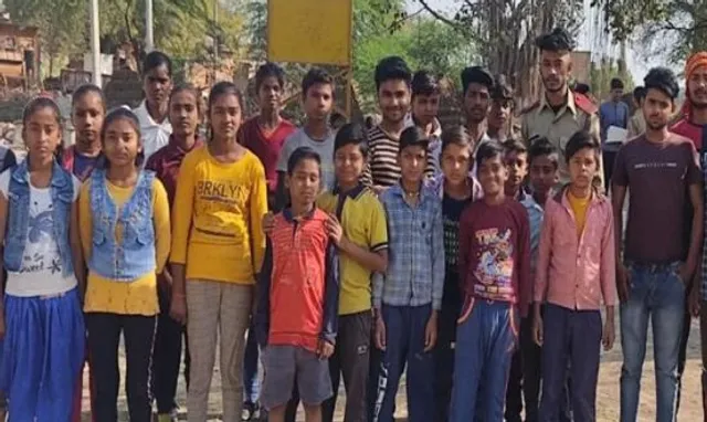 ମାସକୁ ମାତ୍ର ୧ଟଙ୍କାରେ ପିଲାଙ୍କୁ ପାଠ ପଢ଼ାଉଛନ୍ତି ଏହି ଯୁବକ