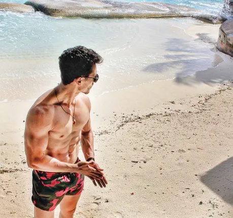 ଟାଇଗର୍‌ଙ୍କ ସାର୍ଟଲେସ୍ ଫଟୋ ଦେଖି ଦିଶା ଦି​ଵାନୀ