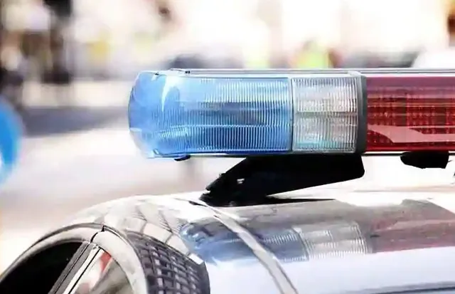 ଥାନାବାବୁଙ୍କ ଗାଡ଼ି ଧରି ଯୁବକ ଛୁ