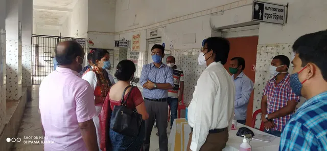କୋଭିଡ ପାଇଁ ସଦର ମୁଖ୍ୟ ଚିକିତ୍ସାଳୟରେ ଯାଞ୍ଚ କଲେ ପୁରୀ ଜିଲ୍ଲାପାଳ