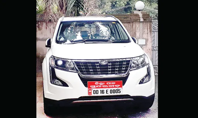 ଜିଲ୍ଲାପାଳଙ୍କ ପାଇଁ କ’ଣ ଗାଡ଼ି ନାହିଁ? କେରଳ ଠିକାଦାରଙ୍କ ଗାଡ଼ି ଚଢ଼ୁଛନ୍ତି ସୁନ୍ଦରଗଡ଼ ଜିଲ୍ଲାପାଳ