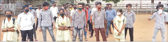 ପରୀକ୍ଷା ବାତିଲ୍‌ ଦାବିରେ ଯୁକ୍ତ୨ ଛାତ୍ରଛାତ୍ରୀଙ୍କ ବିକ୍ଷୋଭ : ‘ଆମର ପରୀକ୍ଷା ଦେବାକୁ ଇଚ୍ଛା ନାହିଁ’