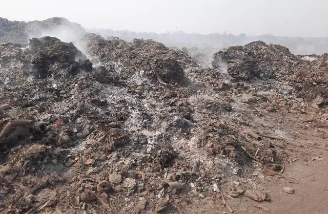 ସିକିର୍ଡି ନିକଟରେ ଆବର୍ଜନାର ପାହାଡ଼ : ଧୂଆଁ ଓ ପ୍ରଦୂଷଣରେ ଗ୍ରାମବାସୀ ଅତିଷ୍ଠ