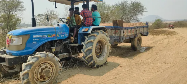 ବେଆଇନ ବାଲି ଚୋରା ଚାଲାଣ ଉପରେ ଚଢ଼ଉ; ୨ ଟ୍ରାକ୍ଟର ଜବତ, ୨୦ ହଜାର ଟଙ୍କା ଜରିମାନା ଆଦାୟ