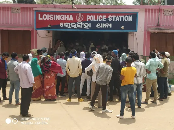 ସବର୍ଣ୍ଣ-ଅସବର୍ଣ୍ଣ ବିବାଦର ଅଭିଯୁକ୍ତଙ୍କୁ ଗିରଫ ଦାବିରେ ଥାନାରେ ବିକ୍ଷୋଭ ପ୍ରଦର୍ଶନ