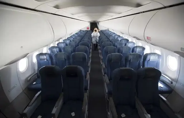 ଏବେ ୨ଘଣ୍ଟାରୁ କମ ଅବଧିର ବିମାନ ଯାତ୍ରାରେ ଯାତ୍ରୀଙ୍କୁ ମିଳିବନି ଖାଦ୍ୟ : ବେସାମରିକ ବିମାନ ଚଳାଚଳ ମନ୍ତ୍ରାଳୟ